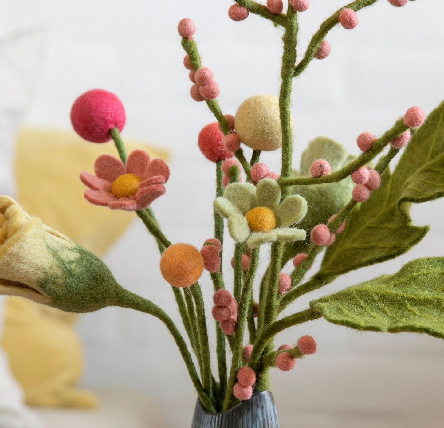 Deko Zweig mit Rosa Beeren