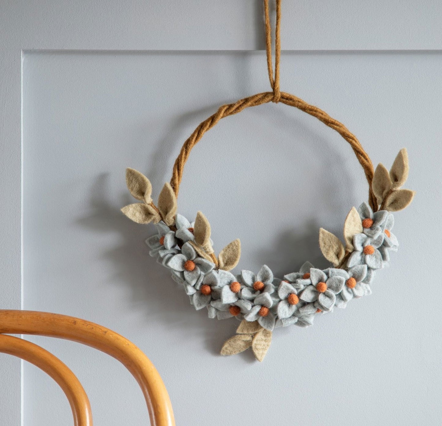 Türkranz blaue Blumen