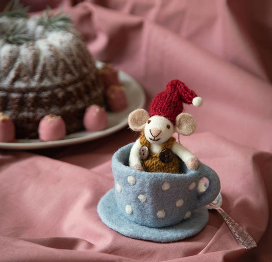 Filzfigur Maus in blauer Kaffeetasse