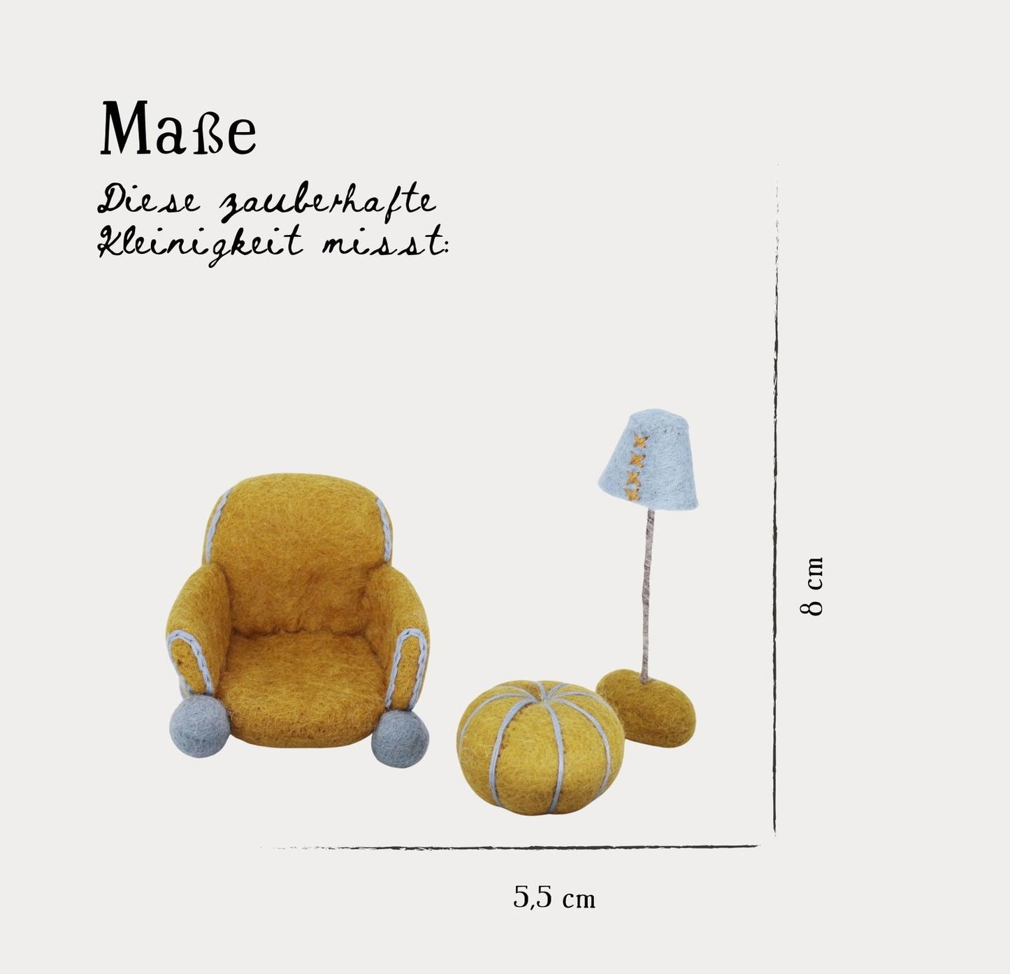 Ockerfarbener Stuhl, Kissen und Lampe