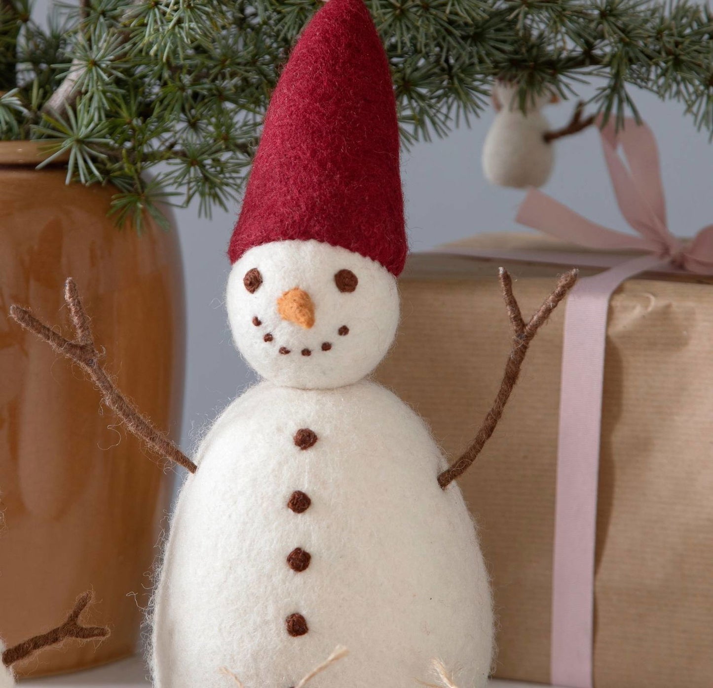 Filzfigur Schneemann groß mit roter Mütze