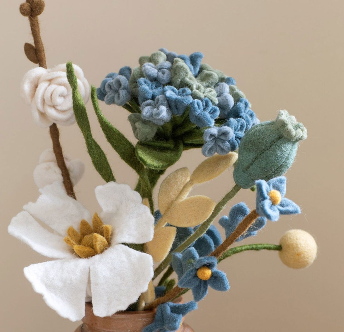 Blumenstrauß: Pramila - Meeresblau / Staubiges Hellgelb