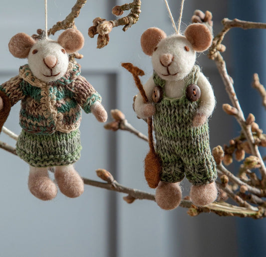 Filzfiguren Weiße Maus mit Spaten