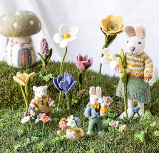 Österliche Figuren Weiße Hasen - Häschenmädchen & Häschenjunge mit Blumen