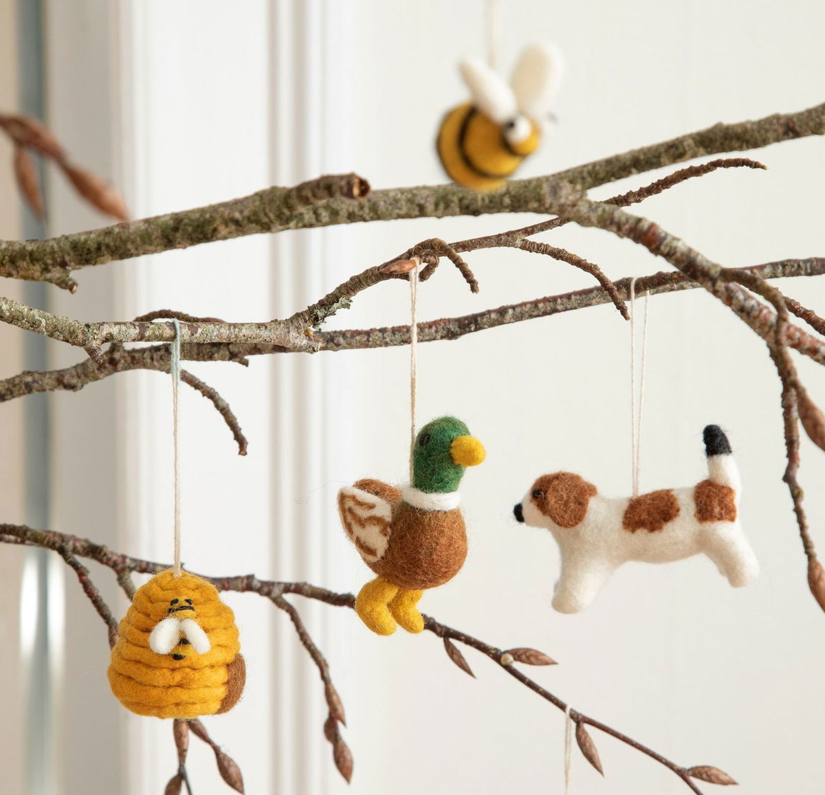 Filzdeko Bienenhaus mit Bienen
