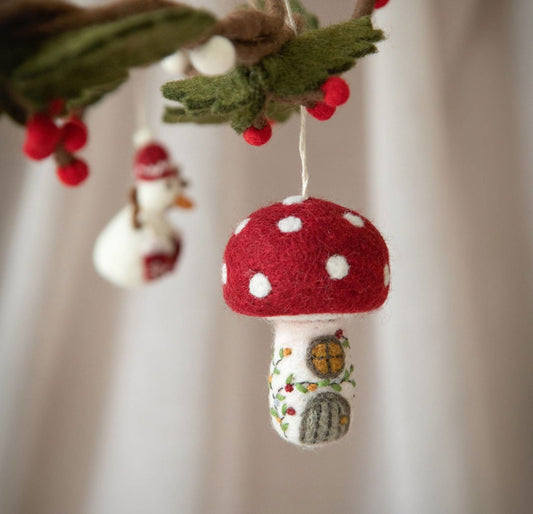 Weihnachtsbaumanhänger Pilzhaus & bestickte Herzen 4er Set