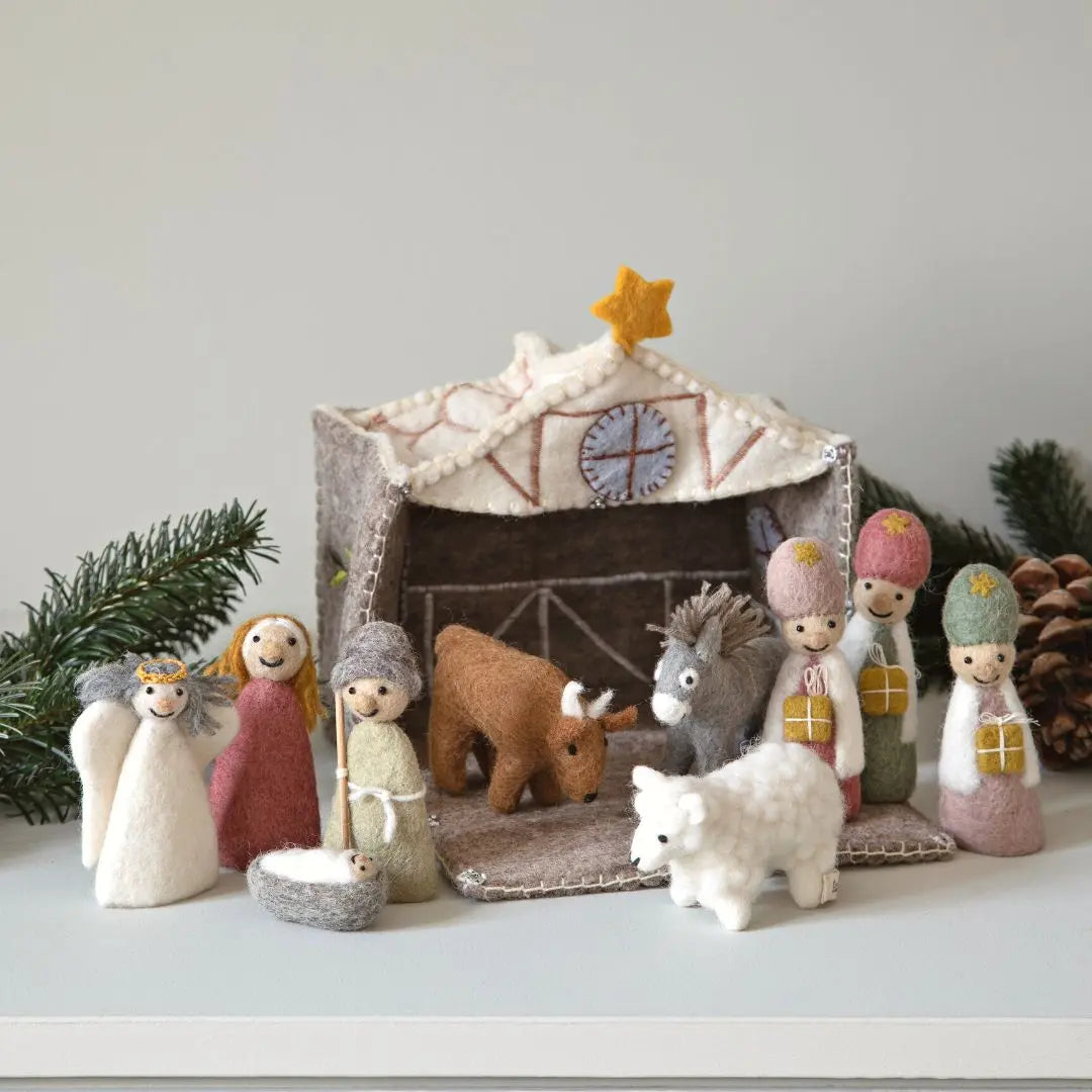 Filzlig Weihnachtskrippe mit Figuren und Stall Gry & Sif