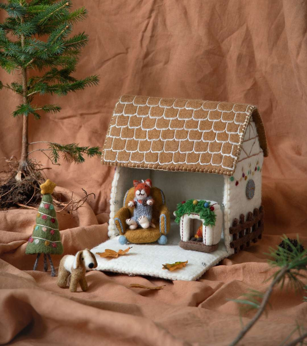 Gefilztes Weihnachtshaus mit Herr Fuchs & Hund