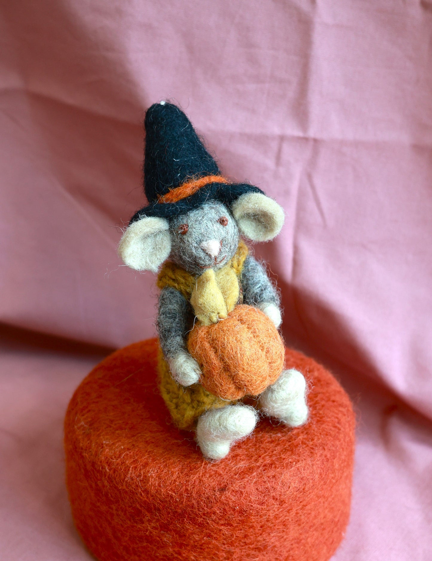 Filzfigur Maus mit Besen & Maus mit Kürbis