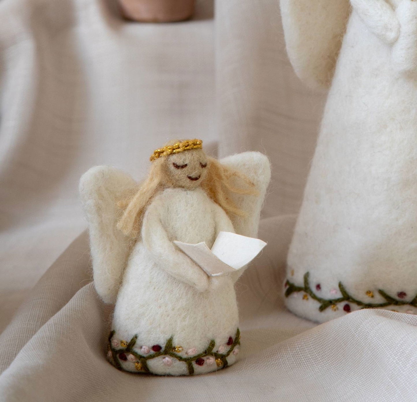 Handgefertigtes Engelsorchester aus Filz von Gry & Sif – 3er-Set Weihnachtsengel, Fair-Trade-Deko aus Nepal