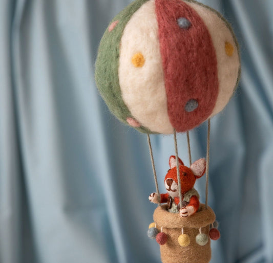 Heißluftballon mit Fuchs in grüner Hose