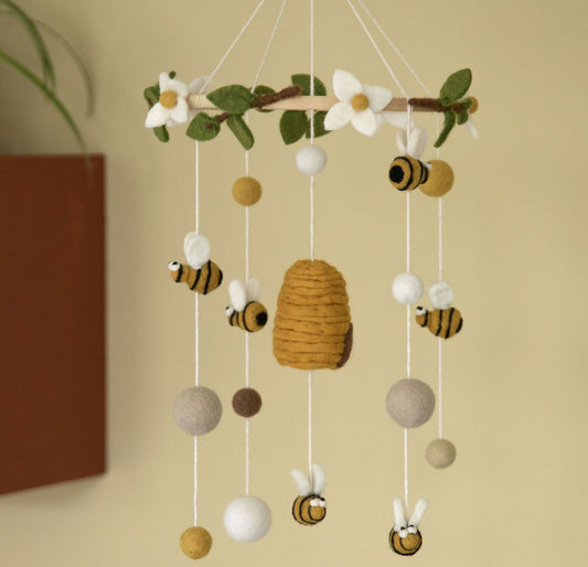 Filz-Baby-Mobile mit Bienen