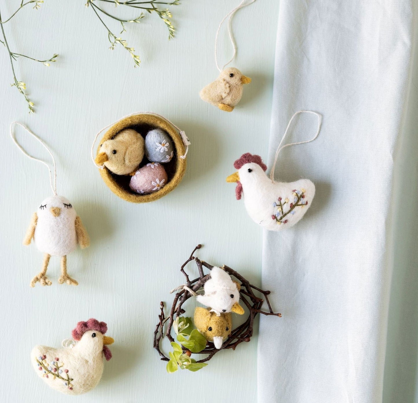 Osteranhänger Nest mit Eiern & Kükenvogel