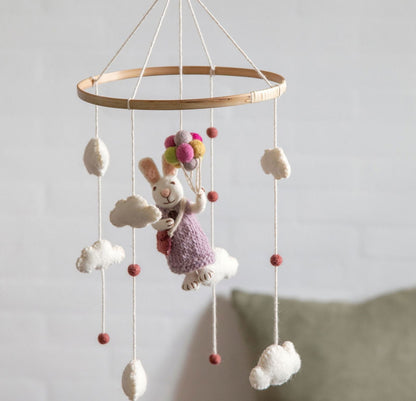 Mobile Hasenmädchen mit Ballons