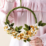 Krans med gule blomster – 25 cm