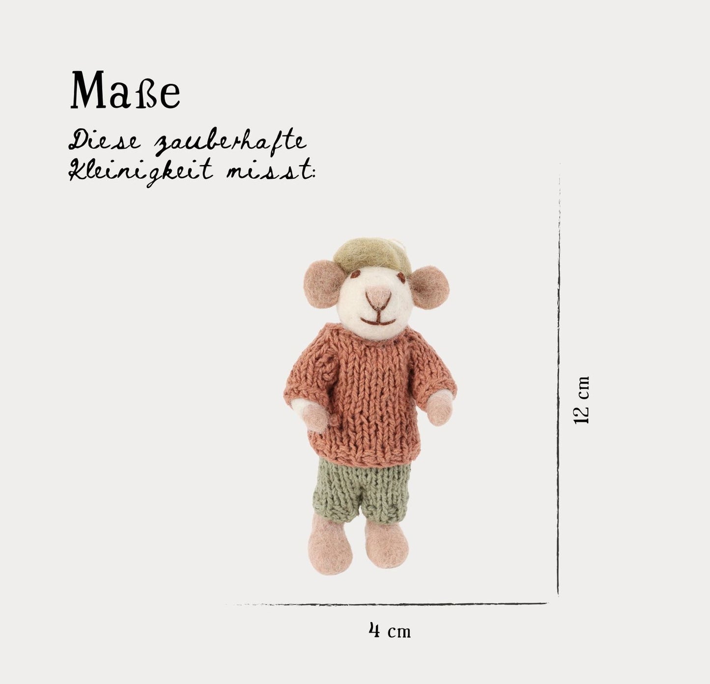 Weiße Maus mit Mütze, rotem Hemd & grüner Hose