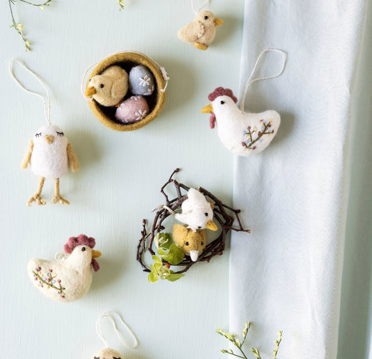 Osteranhänger Hahn mit Stickerei - Weiß & Gelb