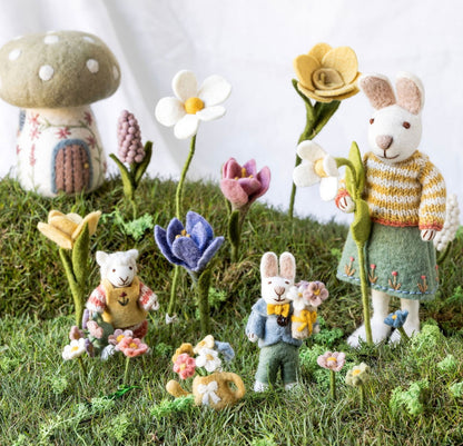 Österliche Figuren Weiße Hasen - Häschenmädchen & Häschenjunge mit Blumen