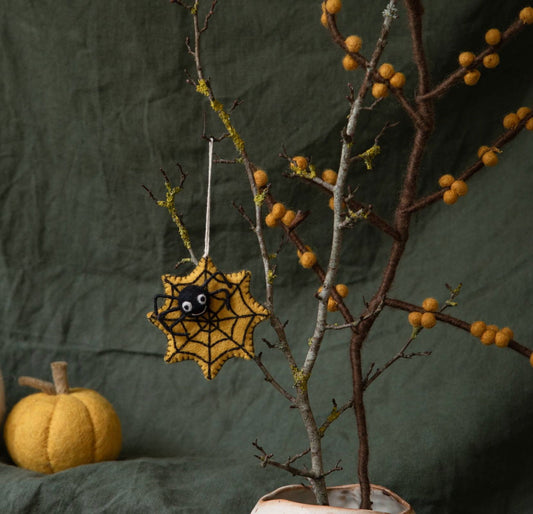 Filzanhänger Orange Spinnennetz mit Spinne – Fledermaus & Schwarze Katze 3er Set