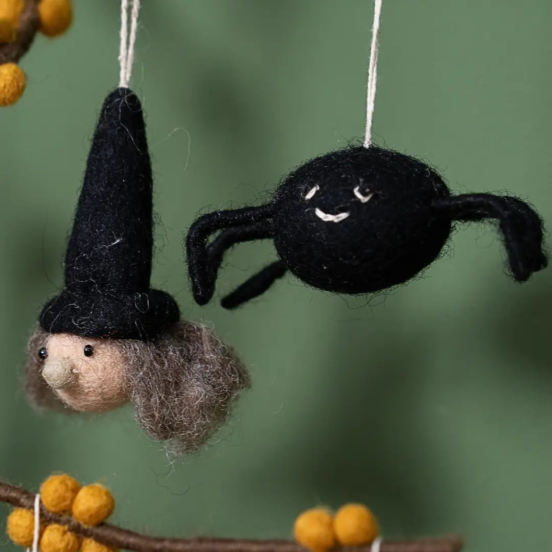 Filzlig Halloween Deko Set - Hexe, Katze, Fledermaus & Spinne  Gry & Sif Inspirationsbild 2