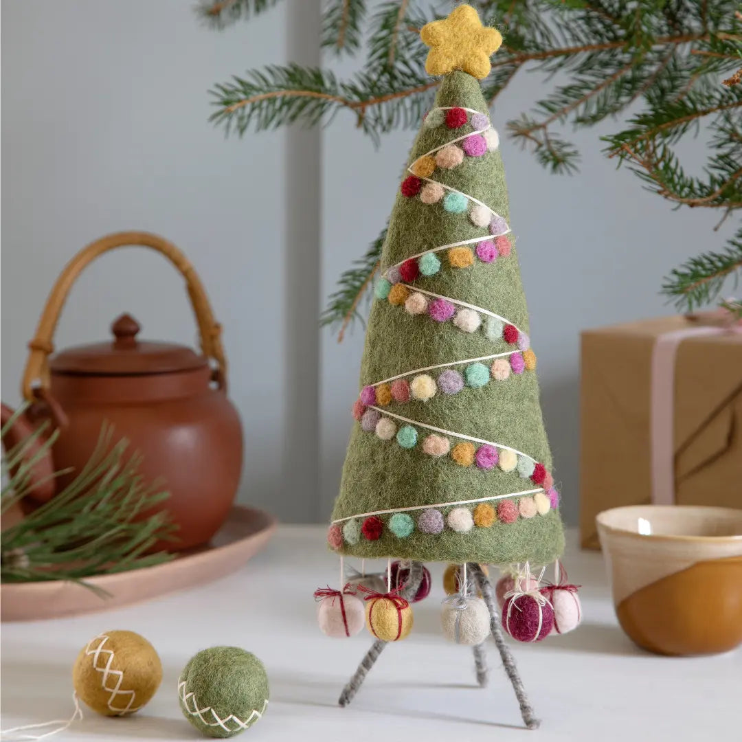 Gry & Sif geschmückter Mini-Weihnachtsbaum mit Girlande, Weihnachtsdeko –  Filzlig