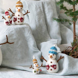 Handgefilztes Schneemann-Set aus 100 % Wolle – drei kleine Fair-Trade-Figuren von Gry & Sif, handgefertigt in Nepal, nachhaltige Weihnachtsdeko mit skandinavischem Design.