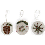 Handgefertigtes Set aus drei weißen Filzanhängern von Gry & Sif – Fair Trade Weihnachtsdeko aus Nepal.